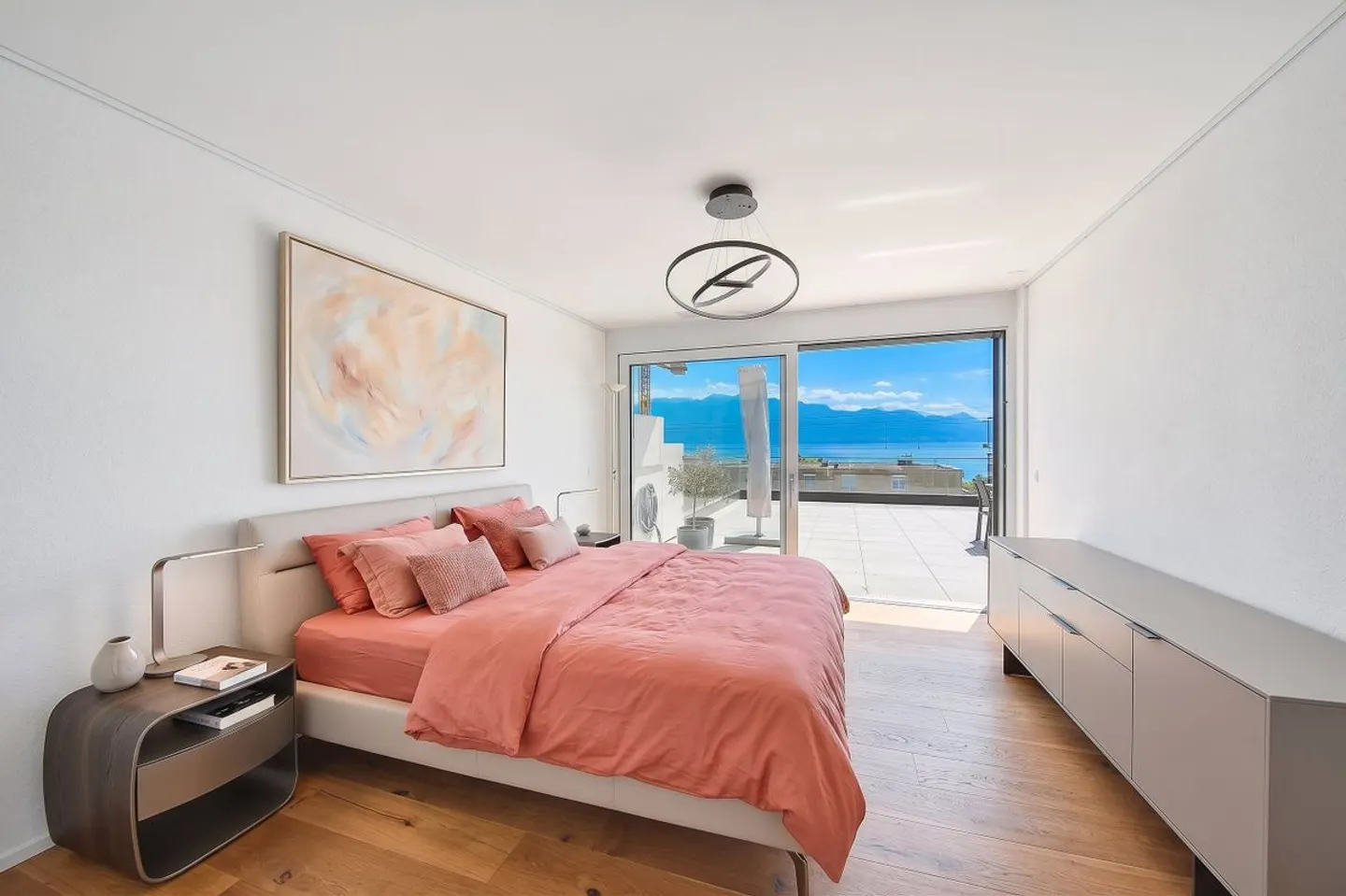 Modernes 2,5-Zimmer-Apartment mit einer 45 m² Terrasse und atemberaubendem Blick - Foto 2 von 7