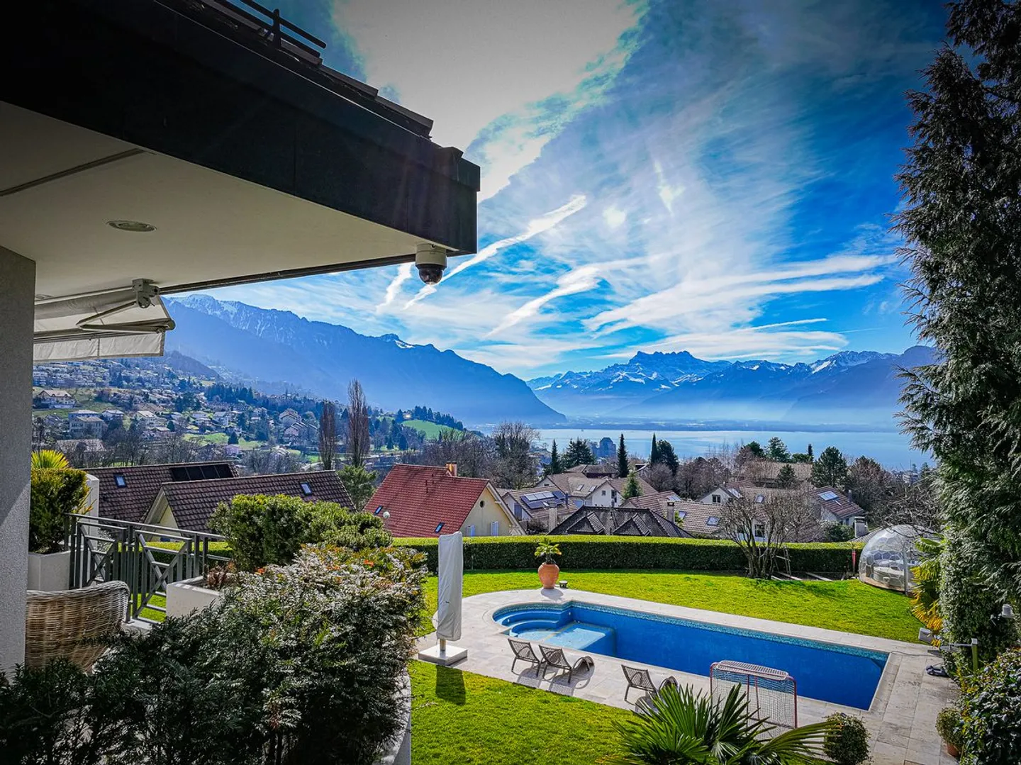 Magnificent detached villa with breathtaking views on the heights of Montreux - Foto 3 di 13