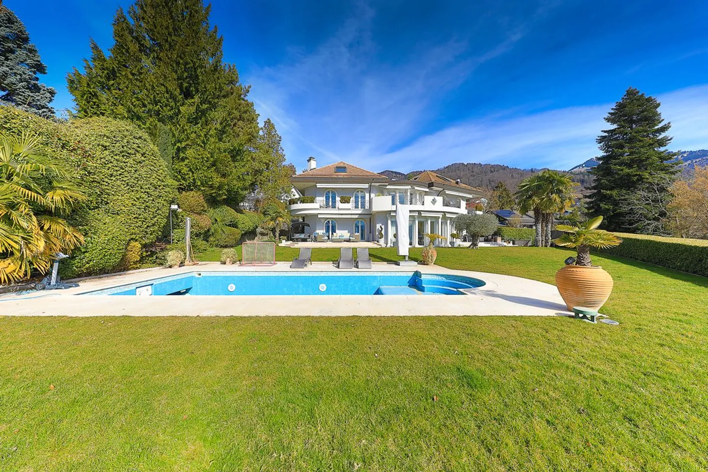 Magnificent detached villa with breathtaking views on the heights of Montreux - Foto 2 di 13