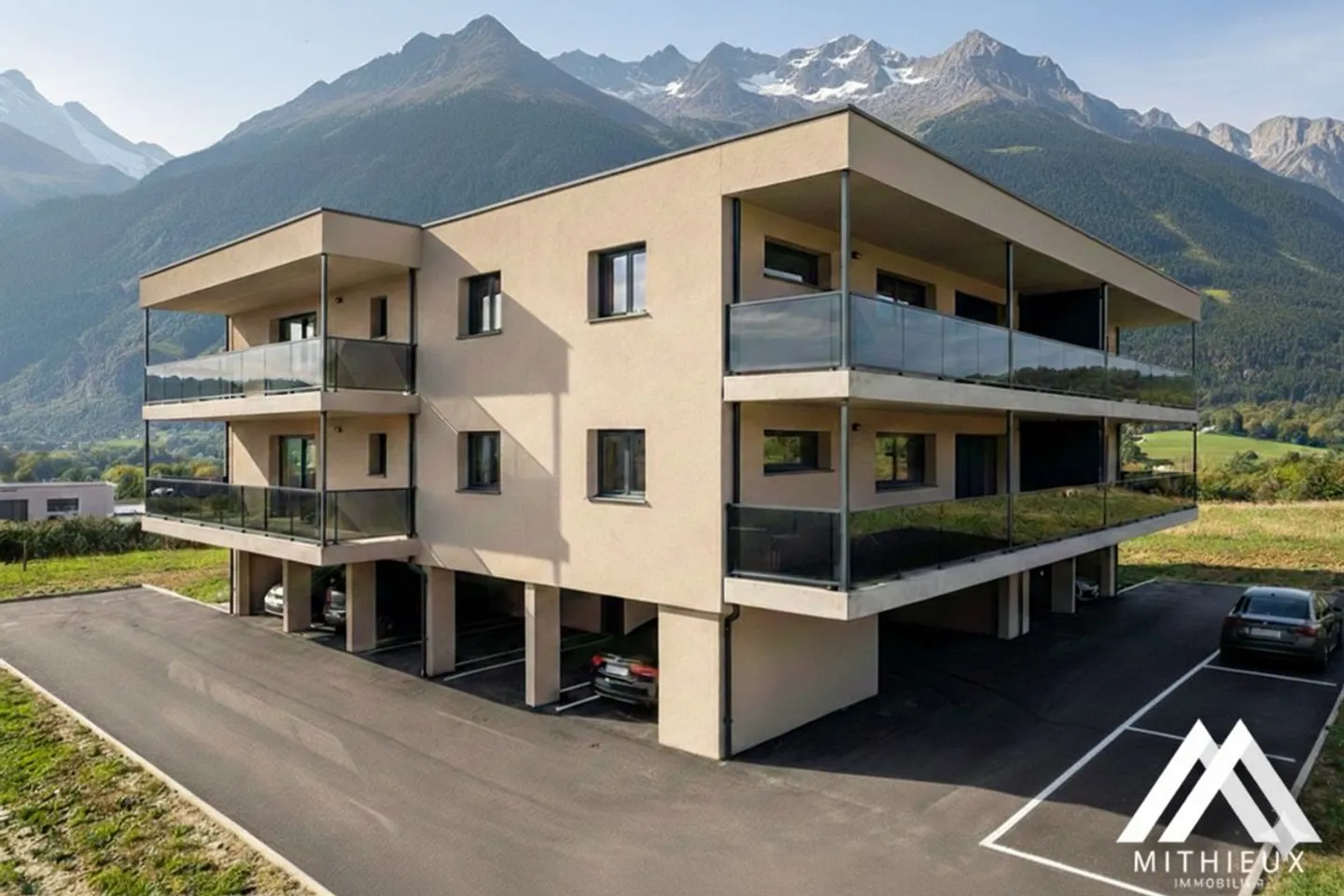 3.5 high-end rooms to finish according to your tastes + 2 parking spaces! - Photo 1 of 9