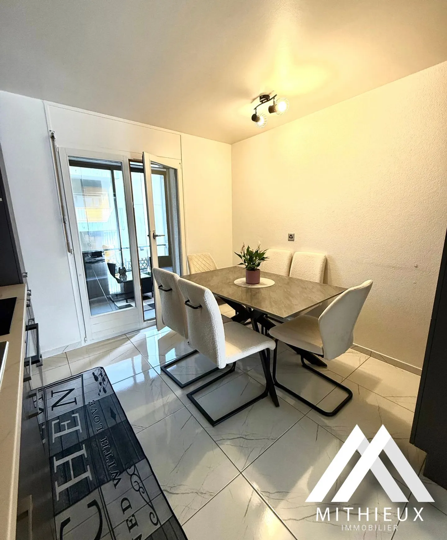Appartement rénové à Saxon - Photo 3 sur 12