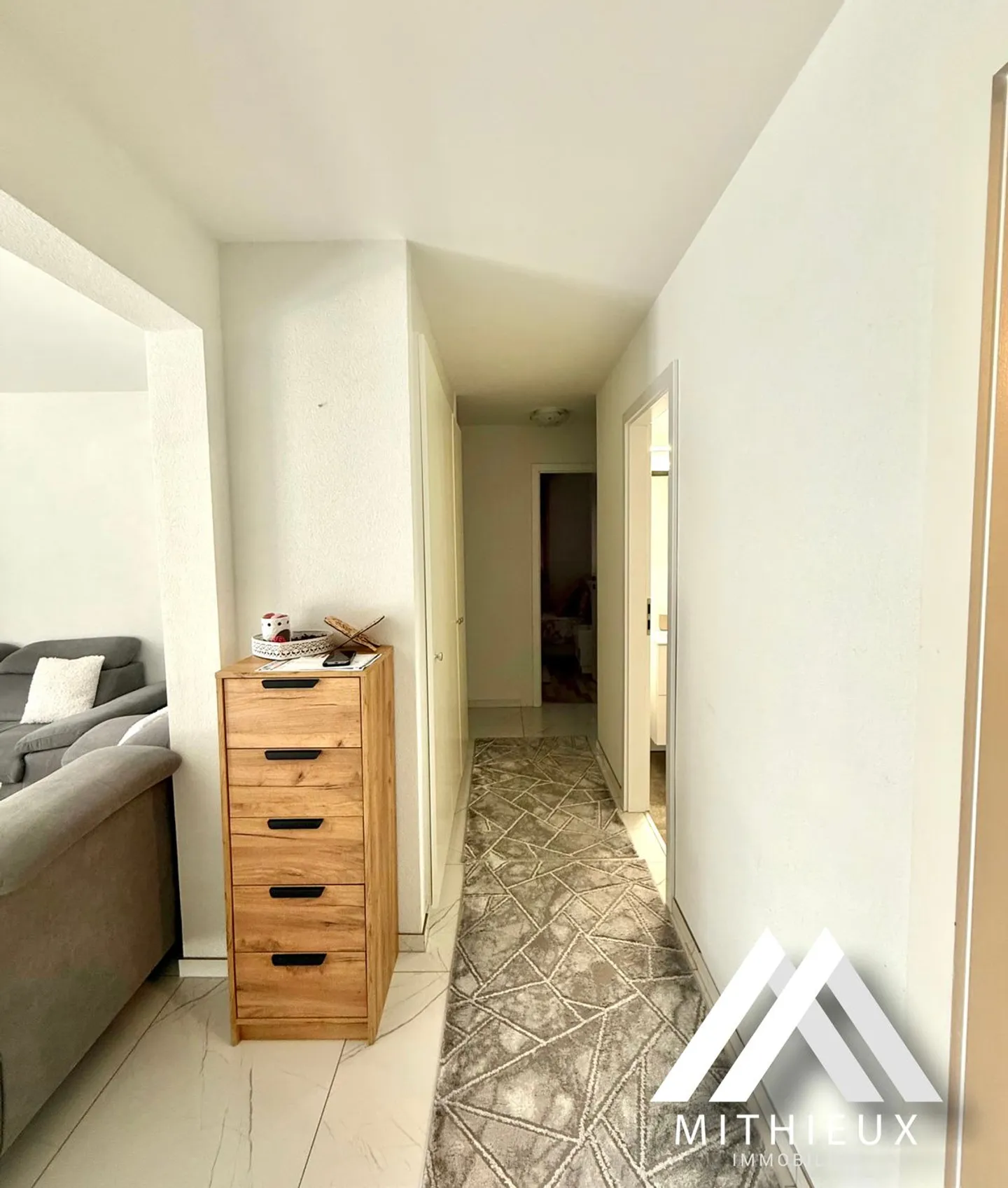 Appartement rénové à Saxon - Photo 2 sur 12