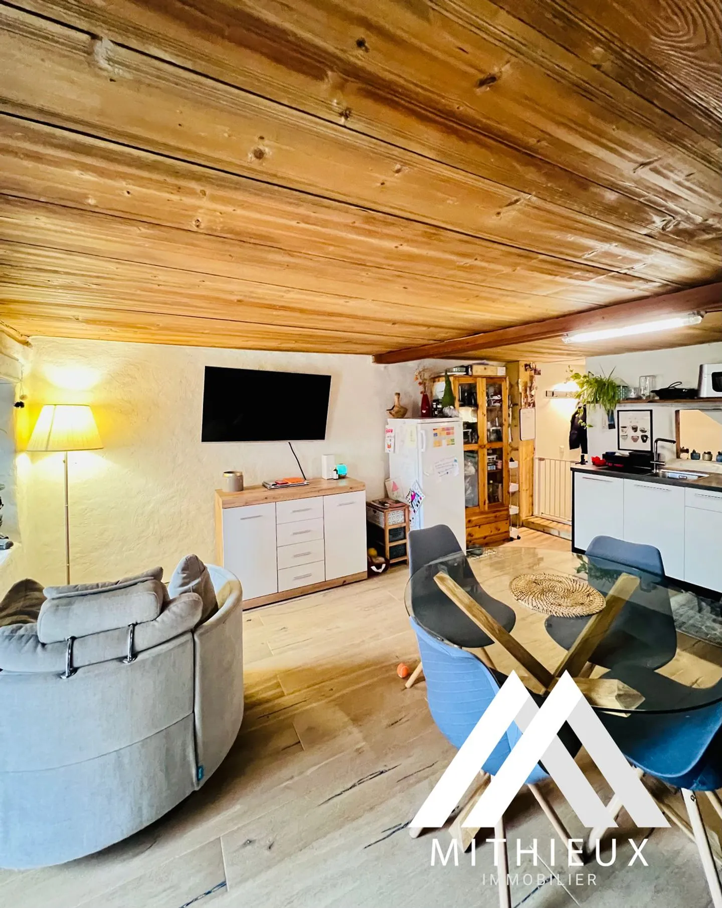 MAGNIFIKANT RENOVIERTES DUPLEX VON 3.5 PCS, MASE (MONT-NOBLE) - Foto 4 von 13