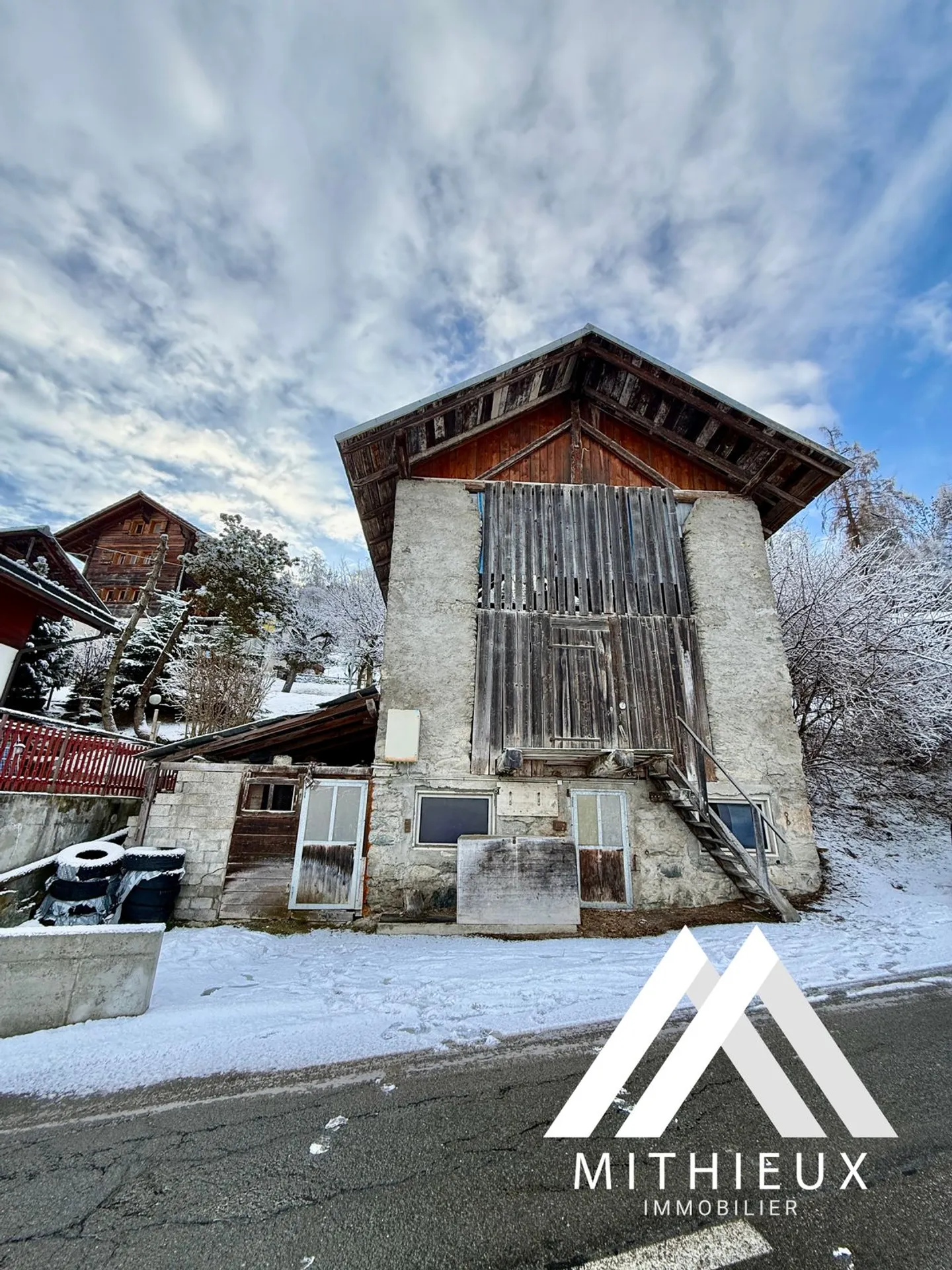 Grange authentique à transformer en habitation !  - Photo 1 sur 7