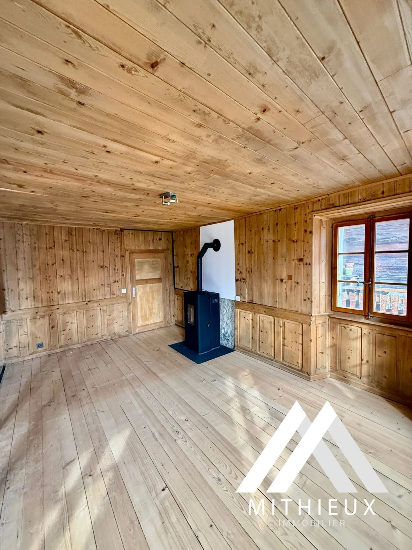 MAGNIFIKANT RENOVIERTES DUPLEX VON 3.5 PCS + LOKAL/WERKSTATT - MASE (MONT-NOBLE) - Foto 6 von 13