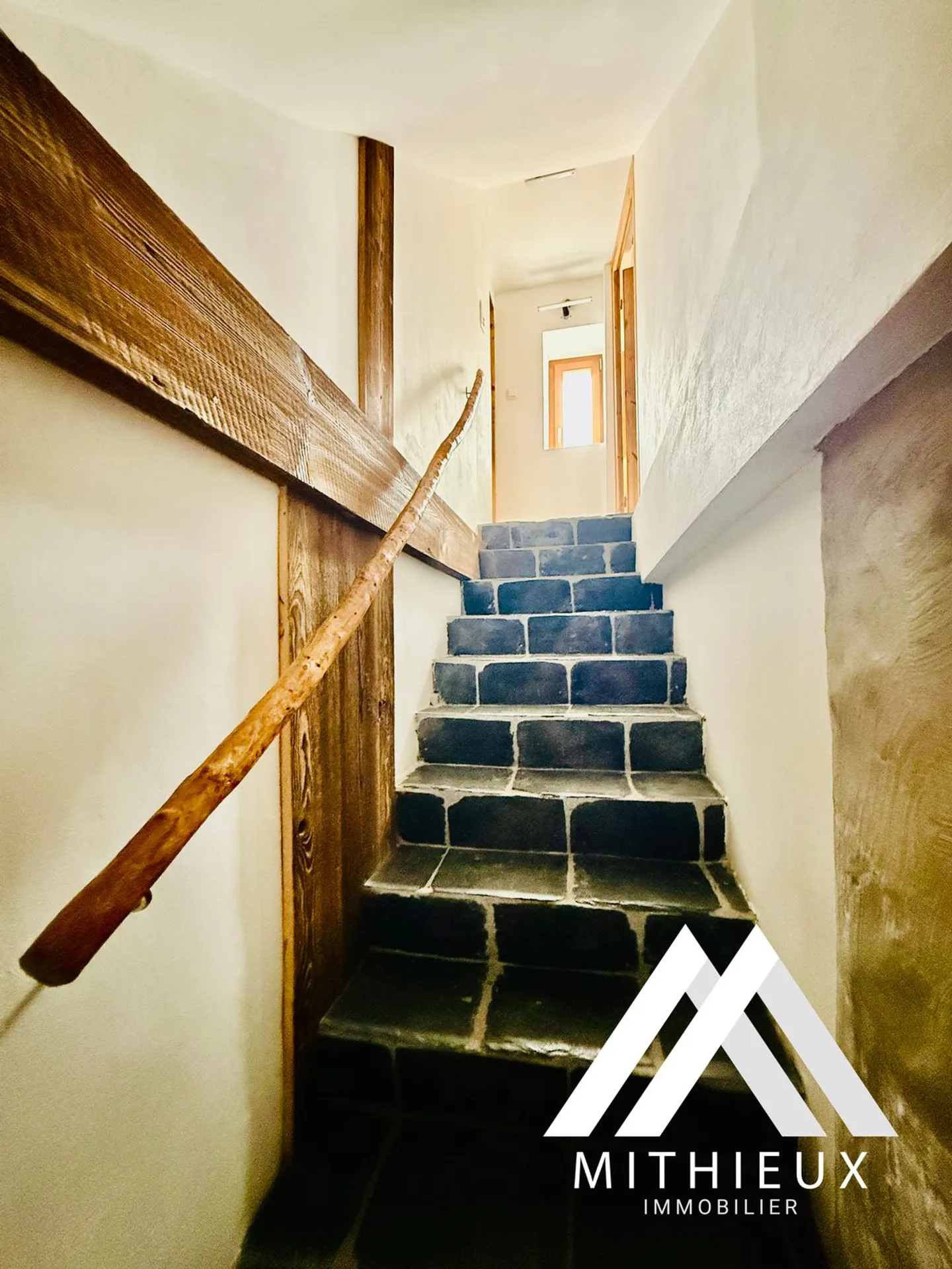 MAGNIFIKANT RENOVIERTES DUPLEX VON 3.5 PCS + LOKAL/WERKSTATT - MASE (MONT-NOBLE) - Foto 8 von 13