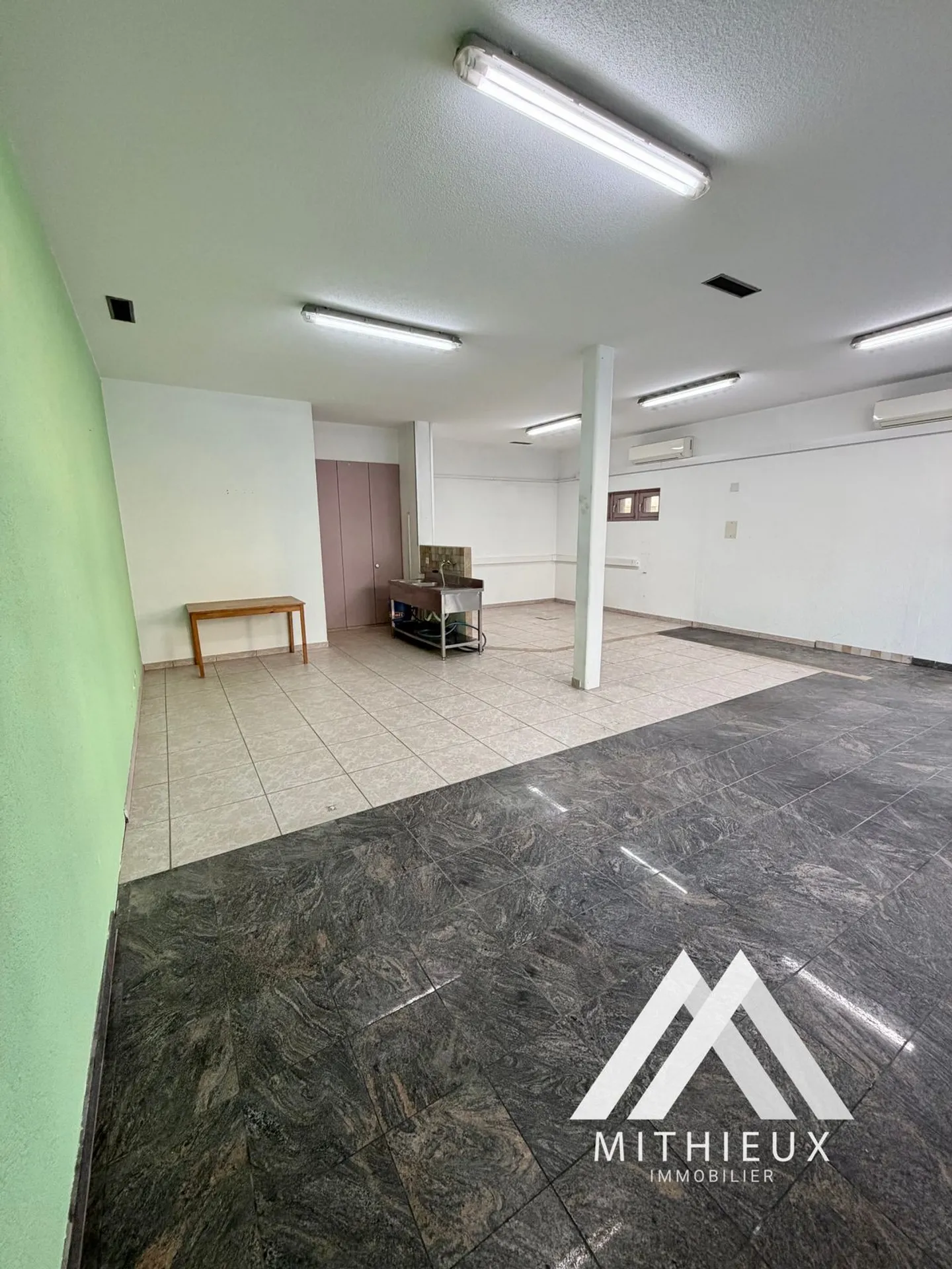 Commercial space ideally located in the center of Riddes - Photo 2 of 6