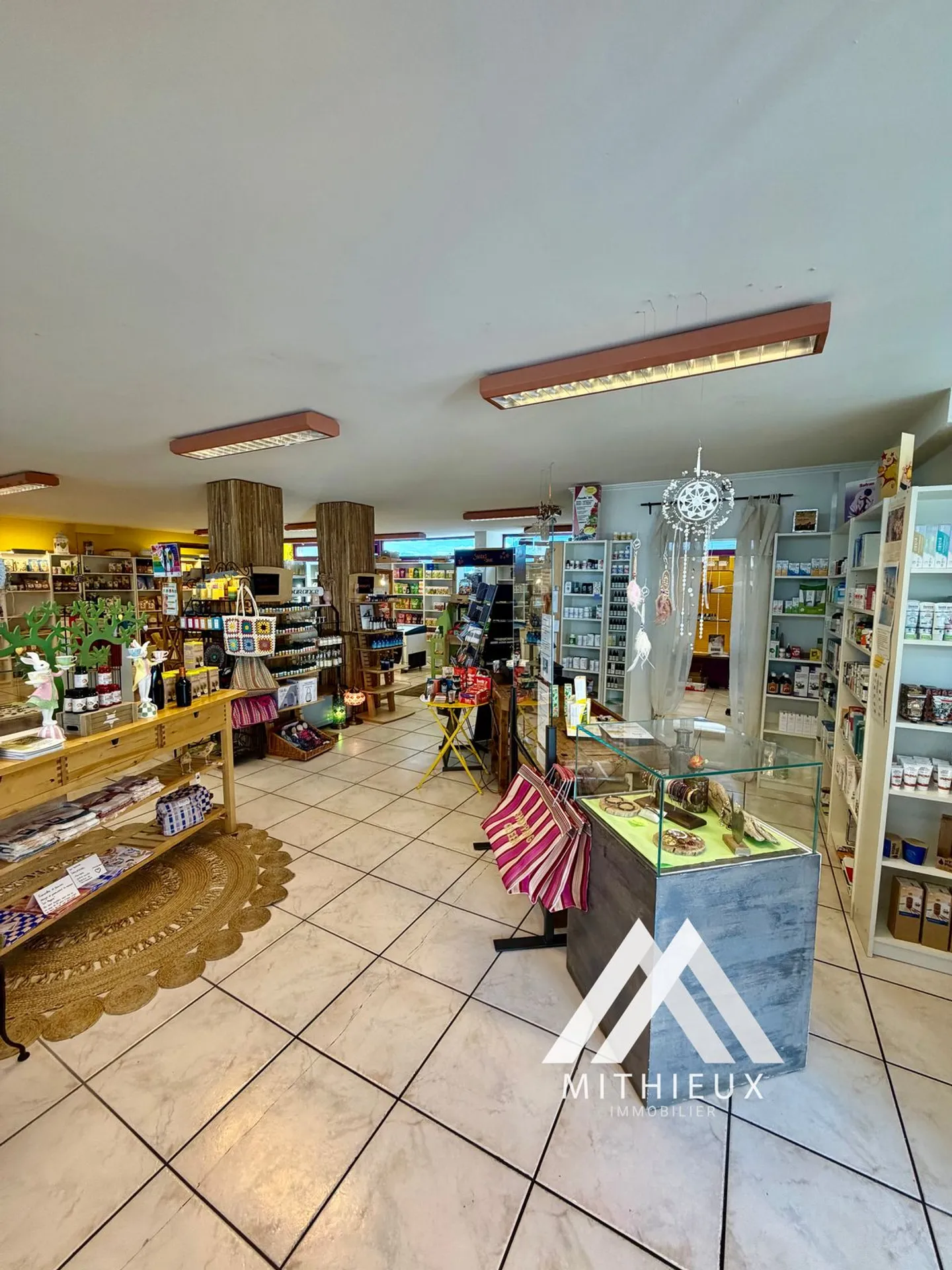 Surface commerciale d'environ 234 m² sur deux niveaux - Conthey - Foto 1 di 13