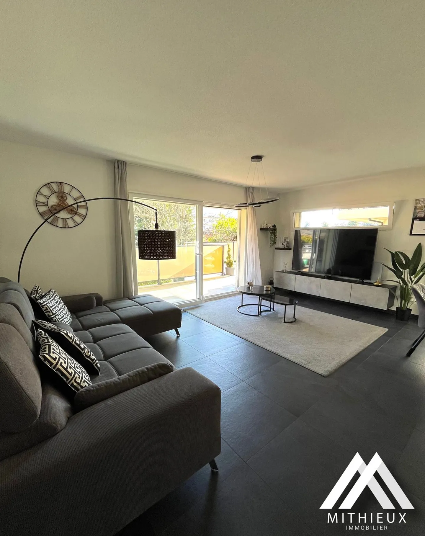 For sale, high-end 3.5 room apartment in Saxon - Photo 9 of 13