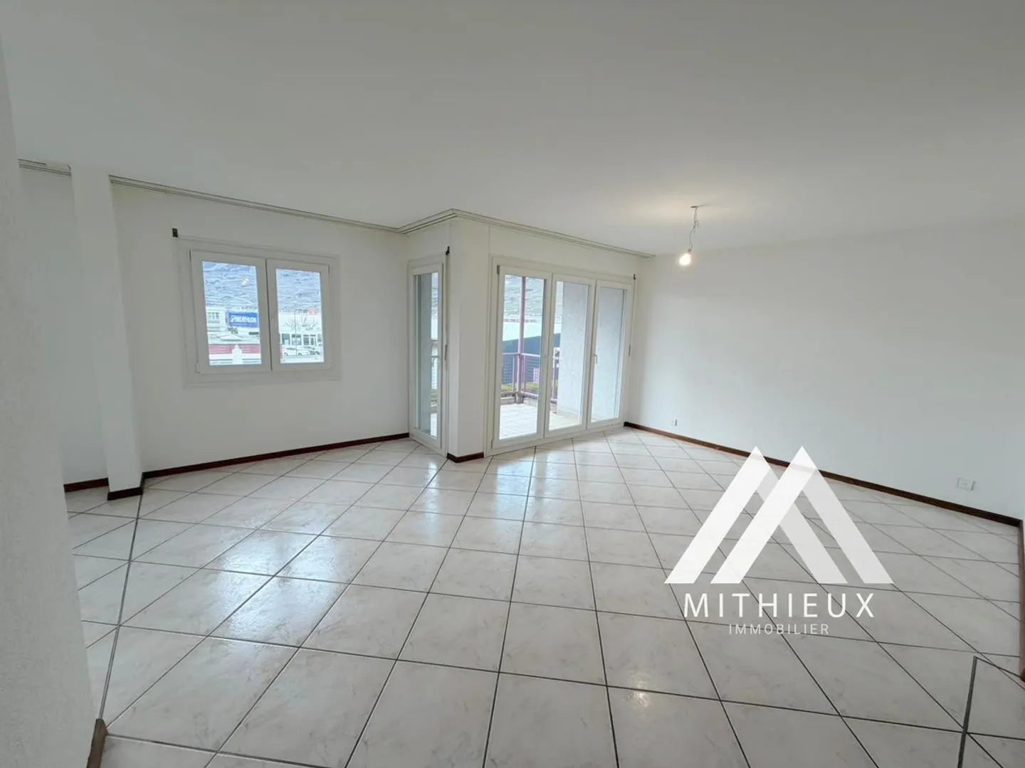 In affitto - Appartamento 4.5 locali idealmente situato a Conthey - Foto 2 di 10