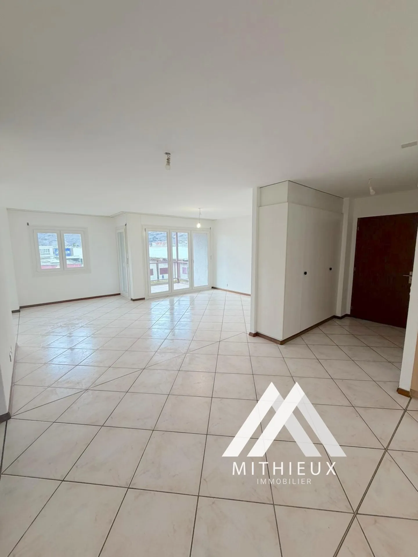 In affitto - Appartamento 4.5 locali idealmente situato a Conthey - Foto 3 di 10