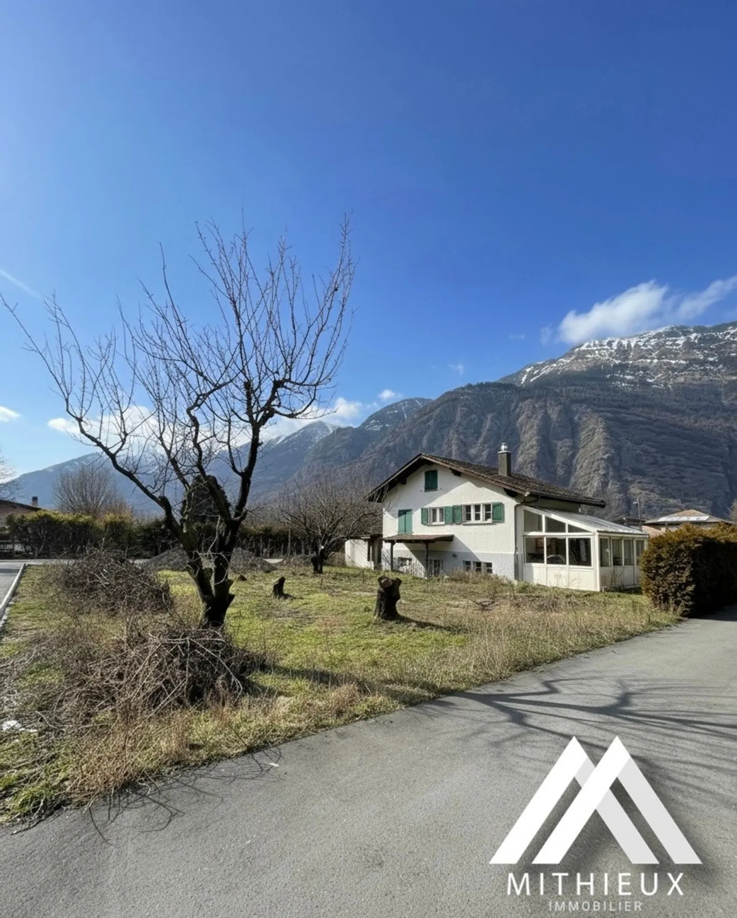 3,5 stanze di alta qualità da completare secondo i tuoi gusti + 2 posti auto! - Foto 4 di 9