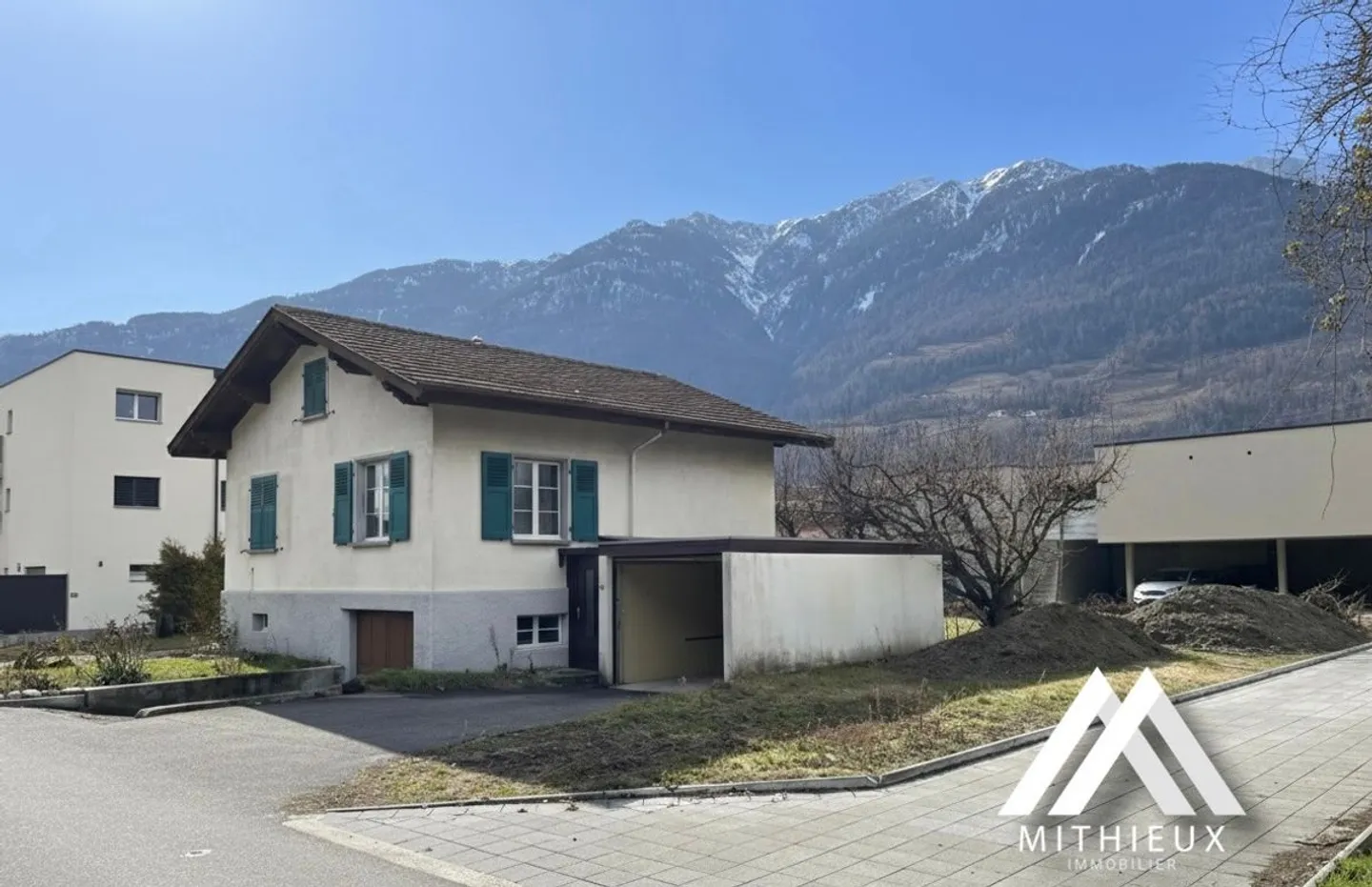 3,5 stanze di alta qualità da completare secondo i tuoi gusti + 2 posti auto! - Foto 3 di 9