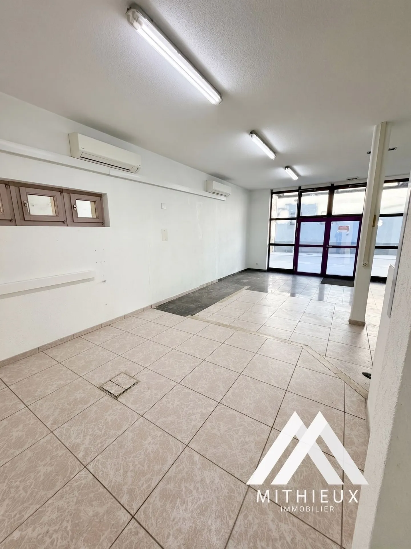 Commercial space ideally located in the center of Riddes - Photo 6 of 8