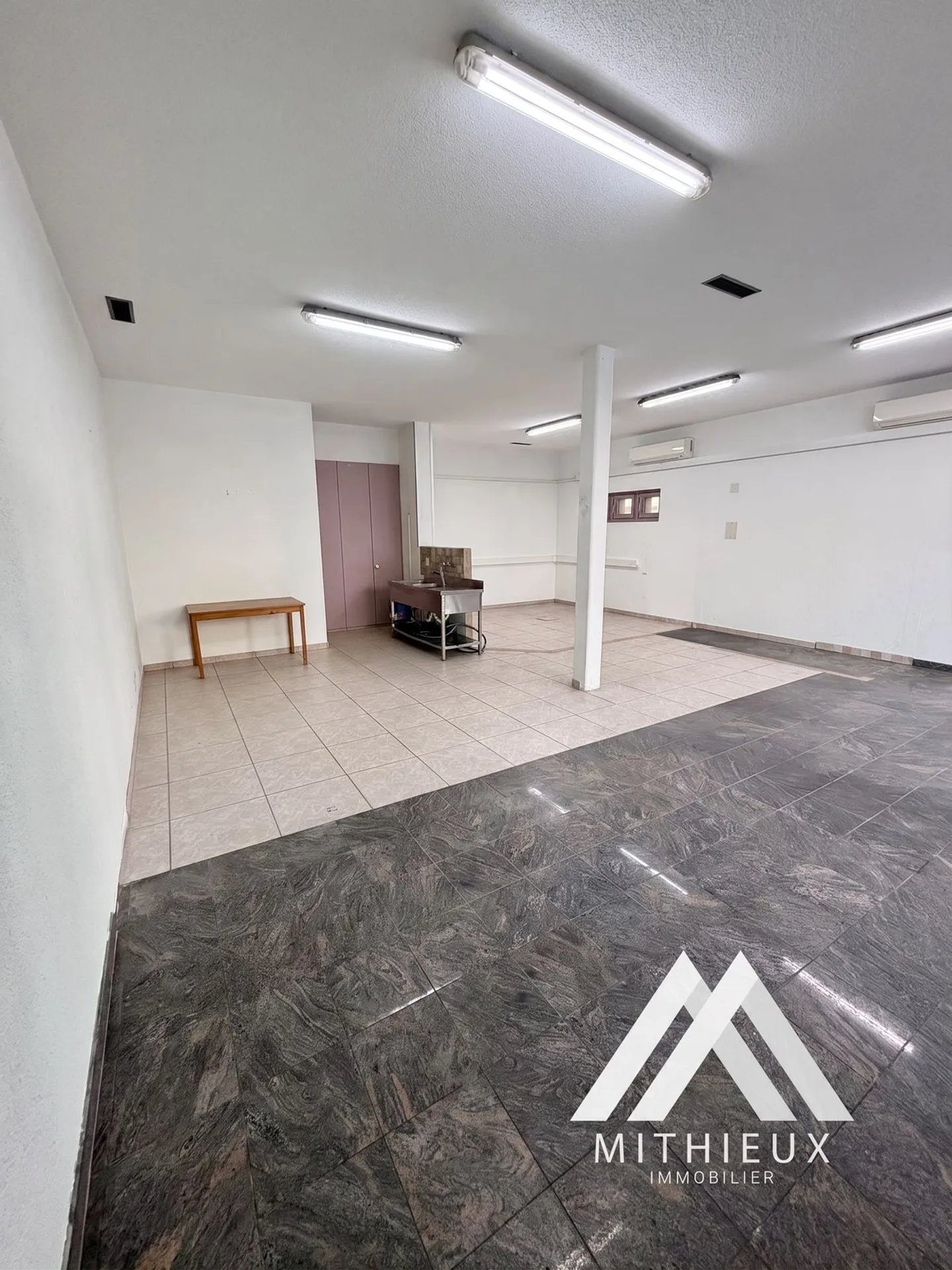 Commercial space ideally located in the center of Riddes - Photo 3 of 8