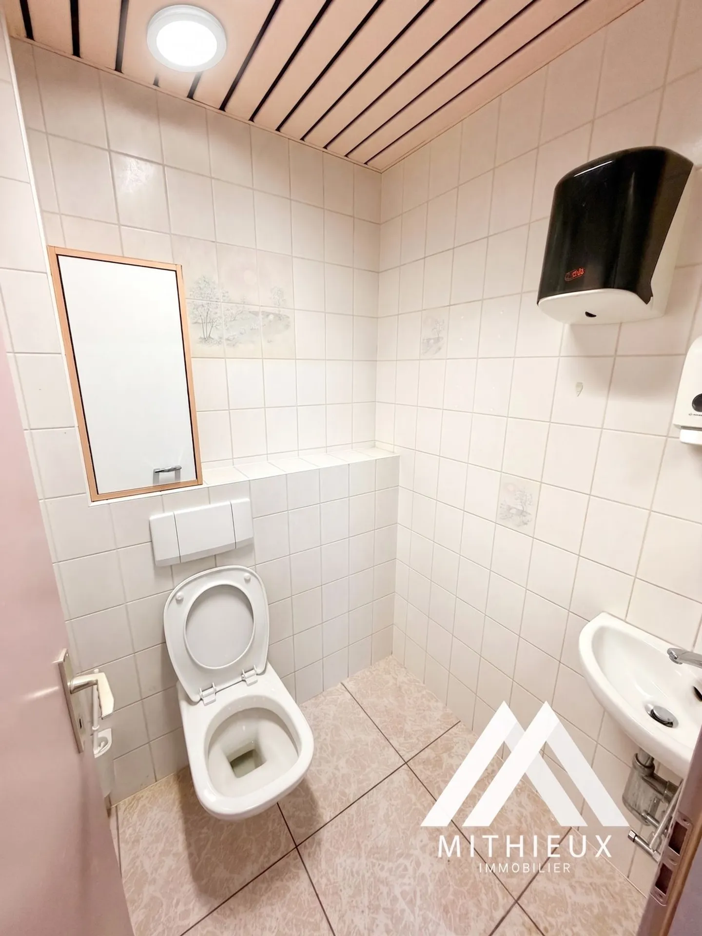 Commercial space ideally located in the center of Riddes - Photo 7 of 8