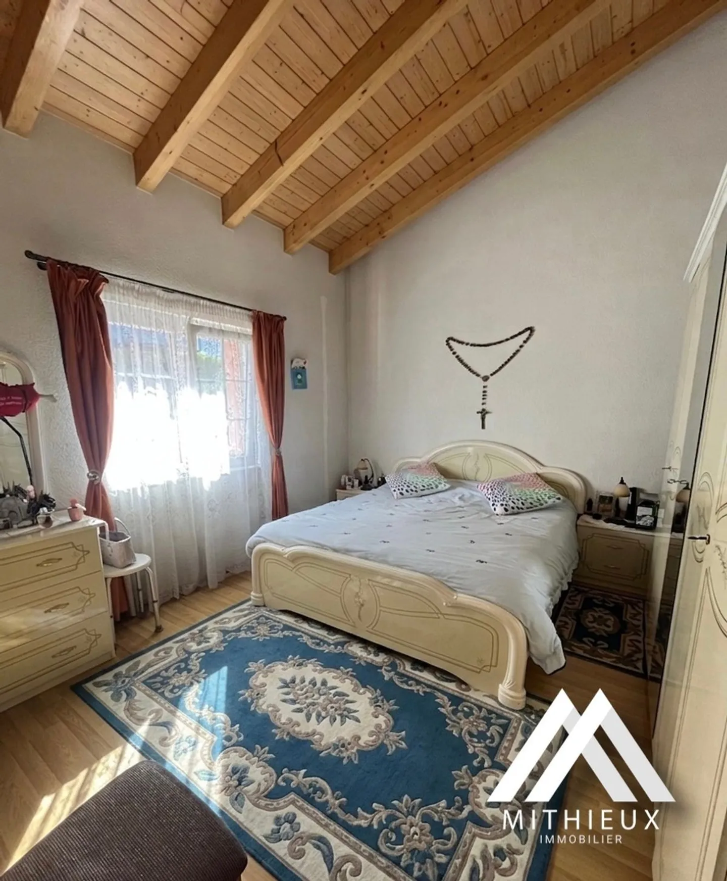 The Oasis of Saxon: Exceptional Sunshine and Generous Volumes - Photo 9 of 13