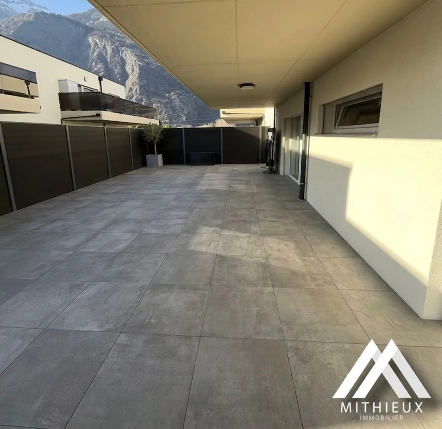 For sale, high-end 3.5 room apartment in Saxon - Photo 11 of 13