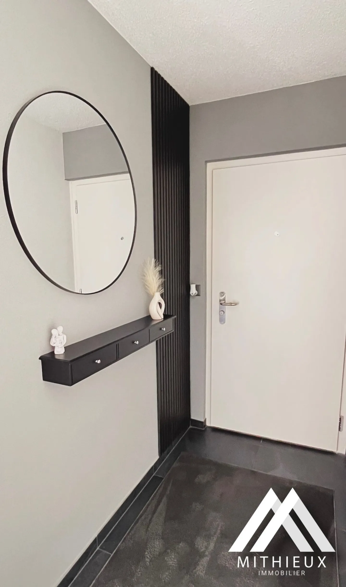 For sale, high-end 3.5 room apartment in Saxon - Photo 3 of 13