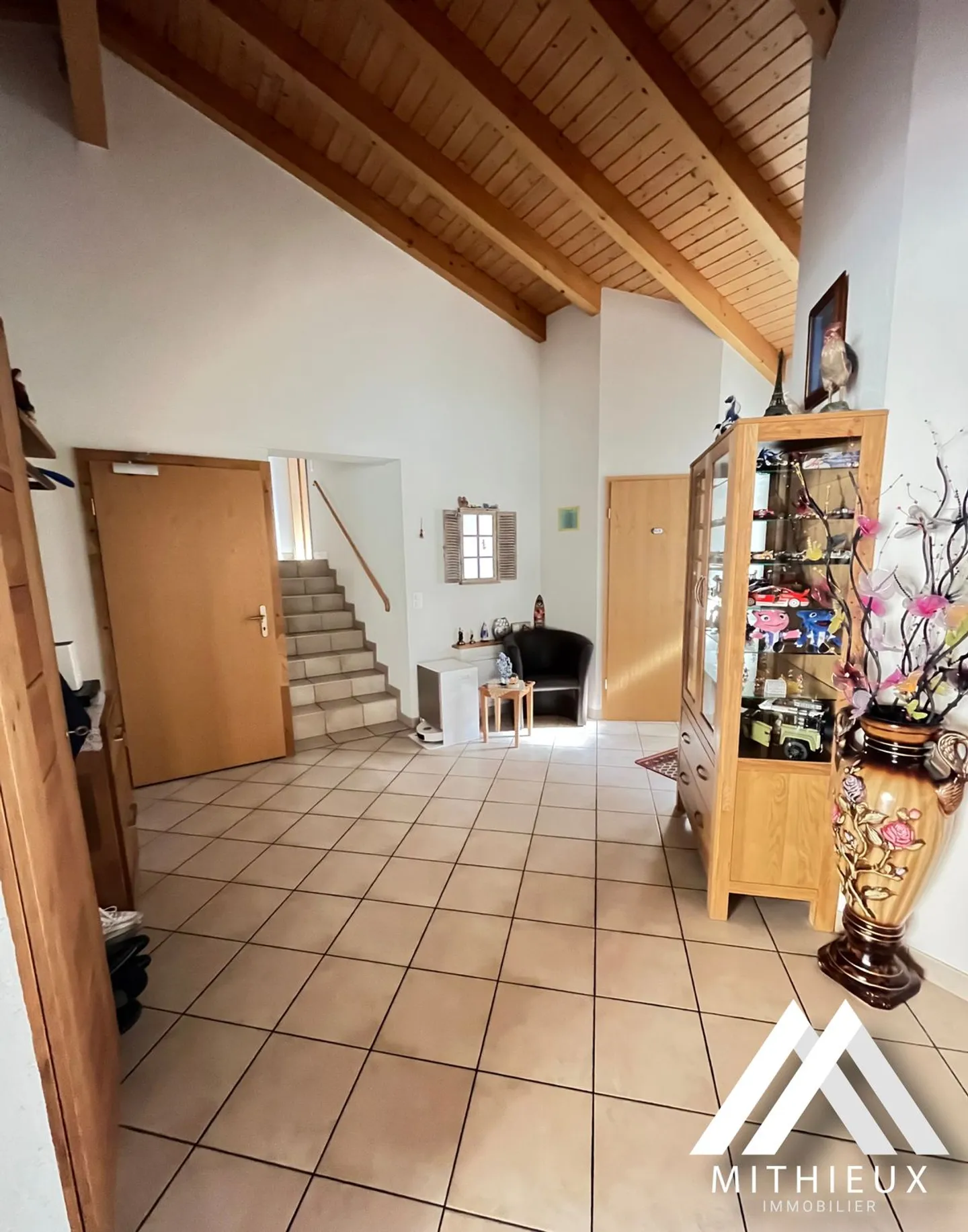 The Oasis of Saxon: Exceptional Sunshine and Generous Volumes - Photo 5 of 13