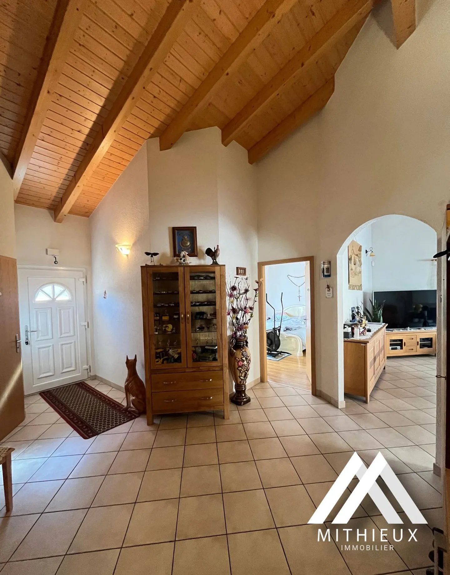 The Oasis of Saxon: Exceptional Sunshine and Generous Volumes - Photo 11 of 13