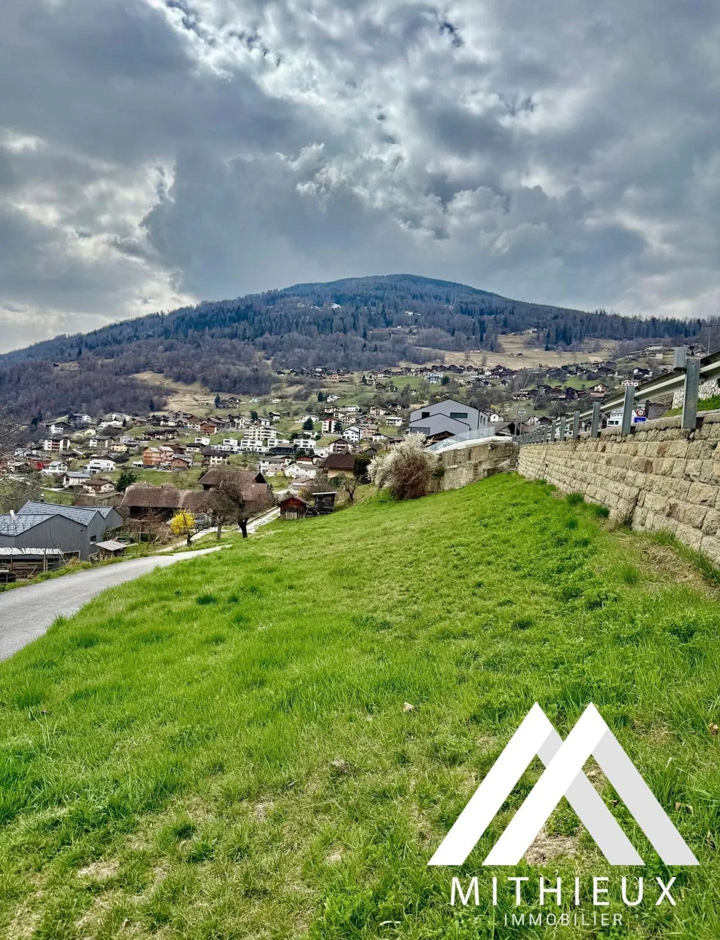 TERRAIN CONSTRUCTIBLE 1170 M2, VEX - Photo 1 sur 4