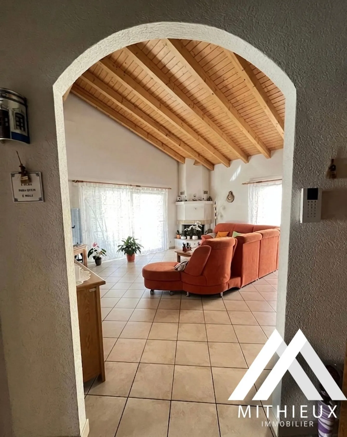 The Oasis of Saxon: Exceptional Sunshine and Generous Volumes - Photo 4 of 13