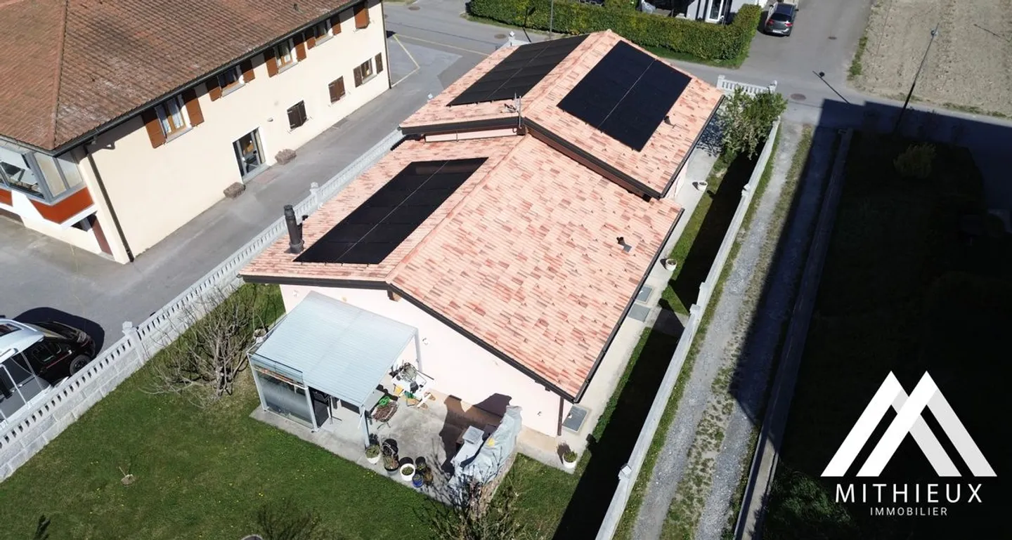 The Oasis of Saxon: Exceptional Sunshine and Generous Volumes - Photo 2 of 13