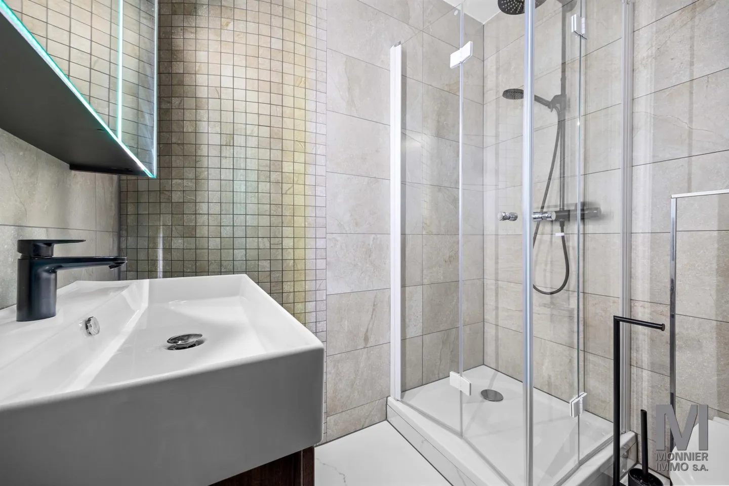 Appartement Magnifique avec Vue Lac - Photo 7 sur 12