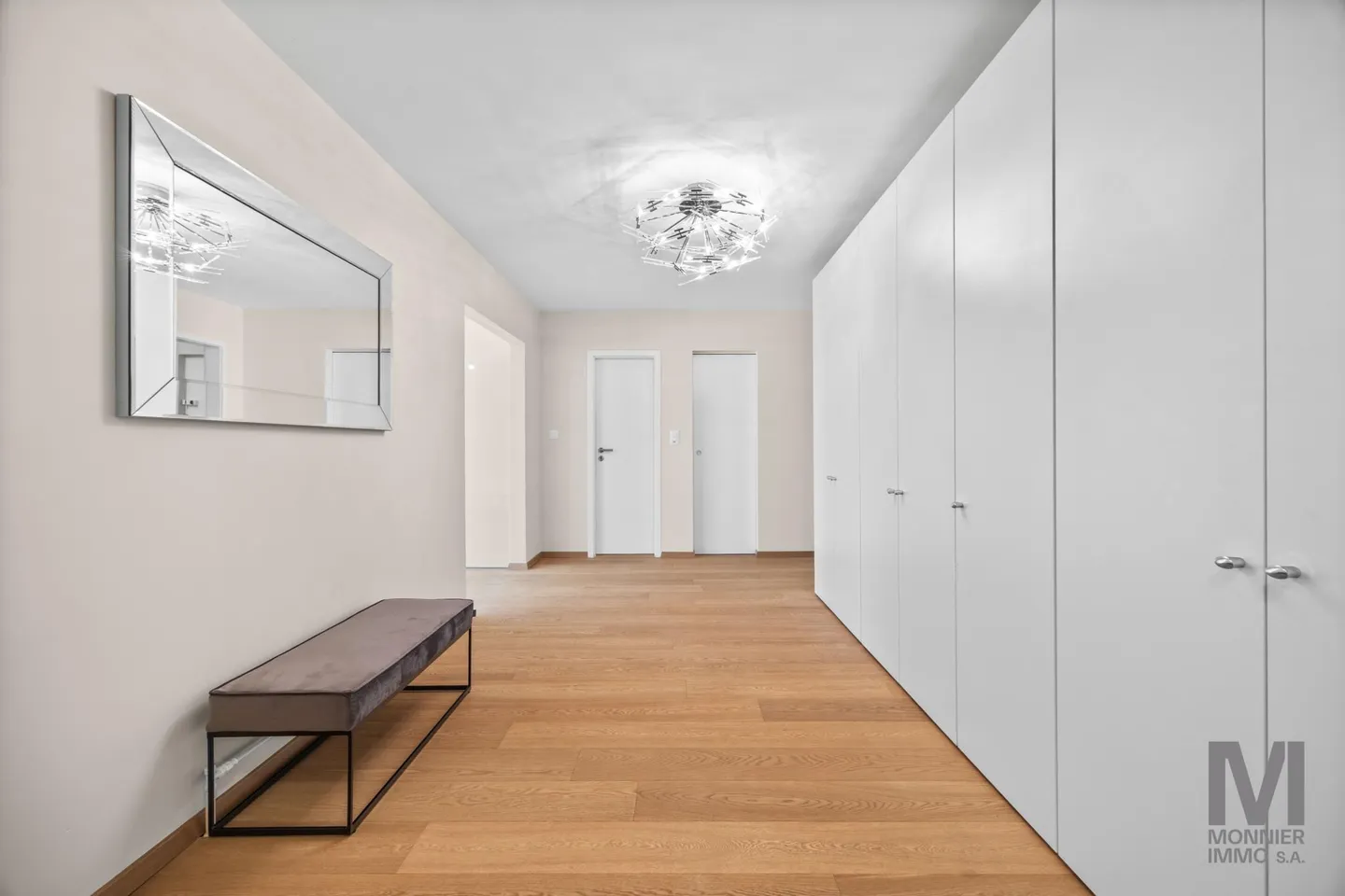 Superb 5-room apartment in the heart of Chailly - Photo 3 of 13