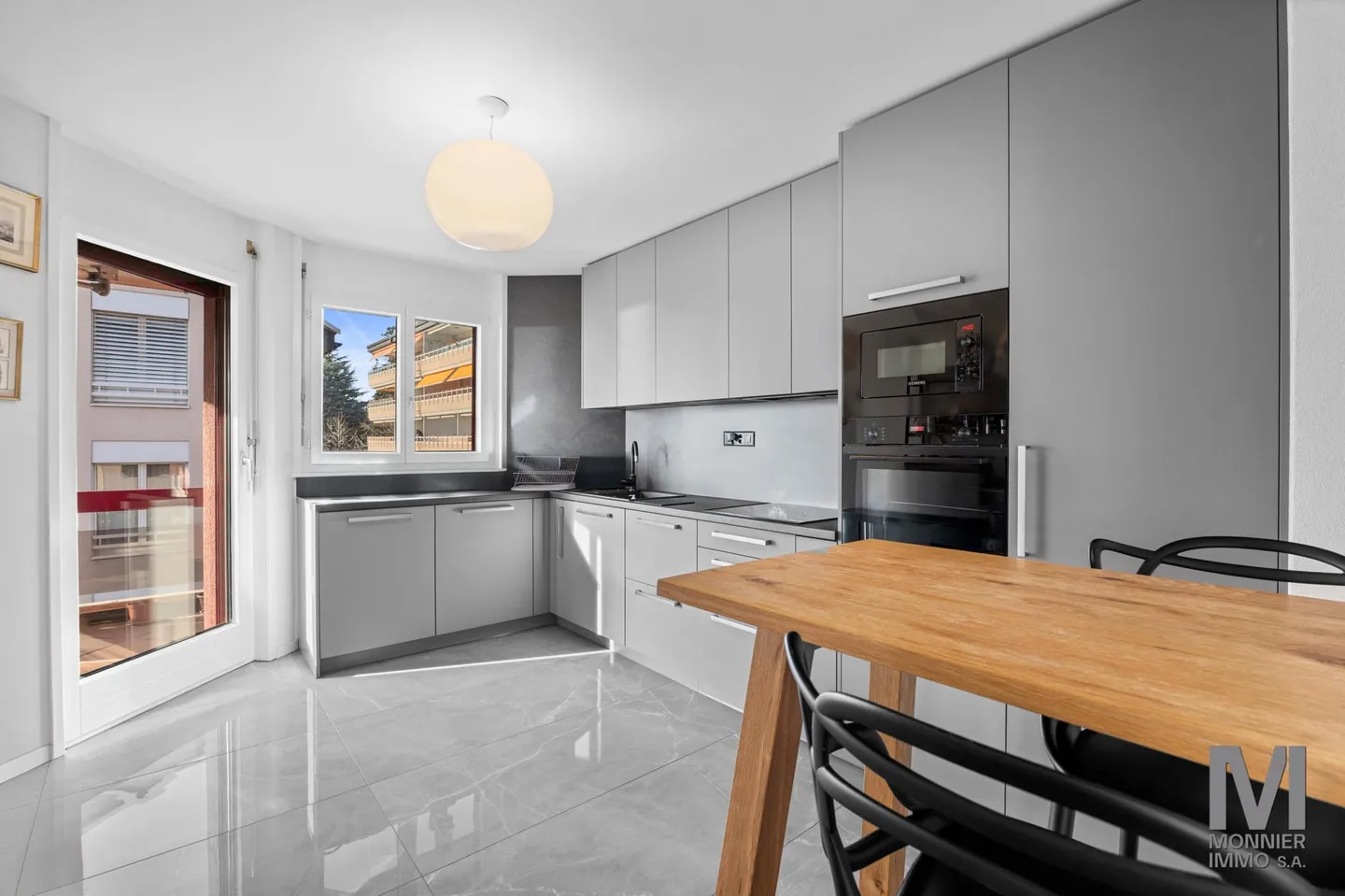 Appartement Magnifique avec Vue Lac - Photo 4 sur 12