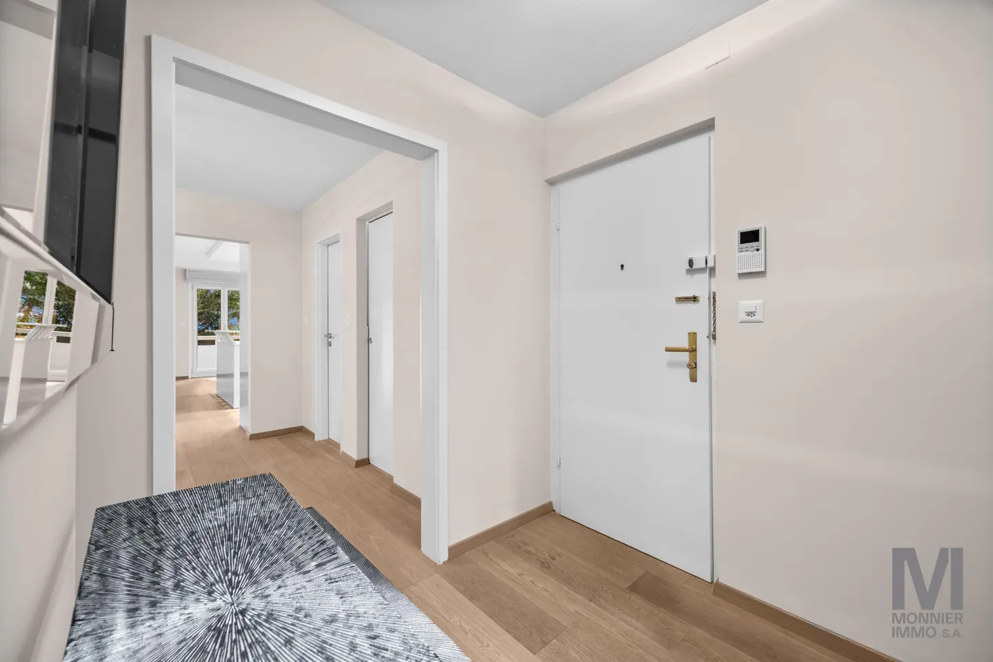 Superb 5-room apartment in the heart of Chailly - Photo 2 of 13