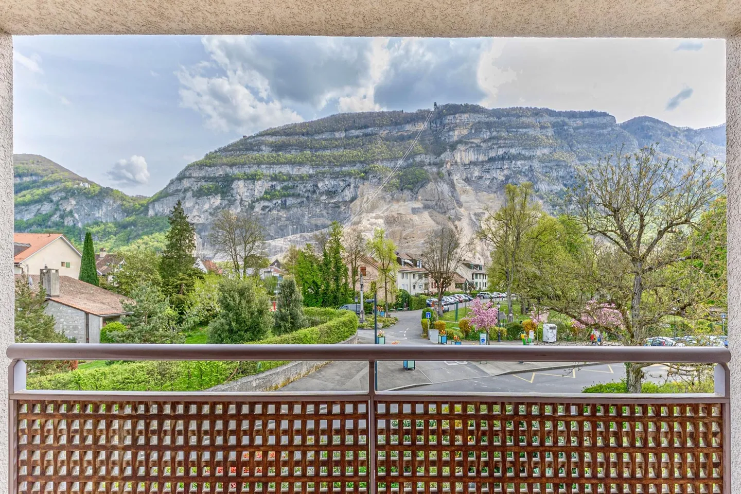 Bequeme 4-Zimmer-Wohnung im Herzen des Dorfes - Foto 1 von 6