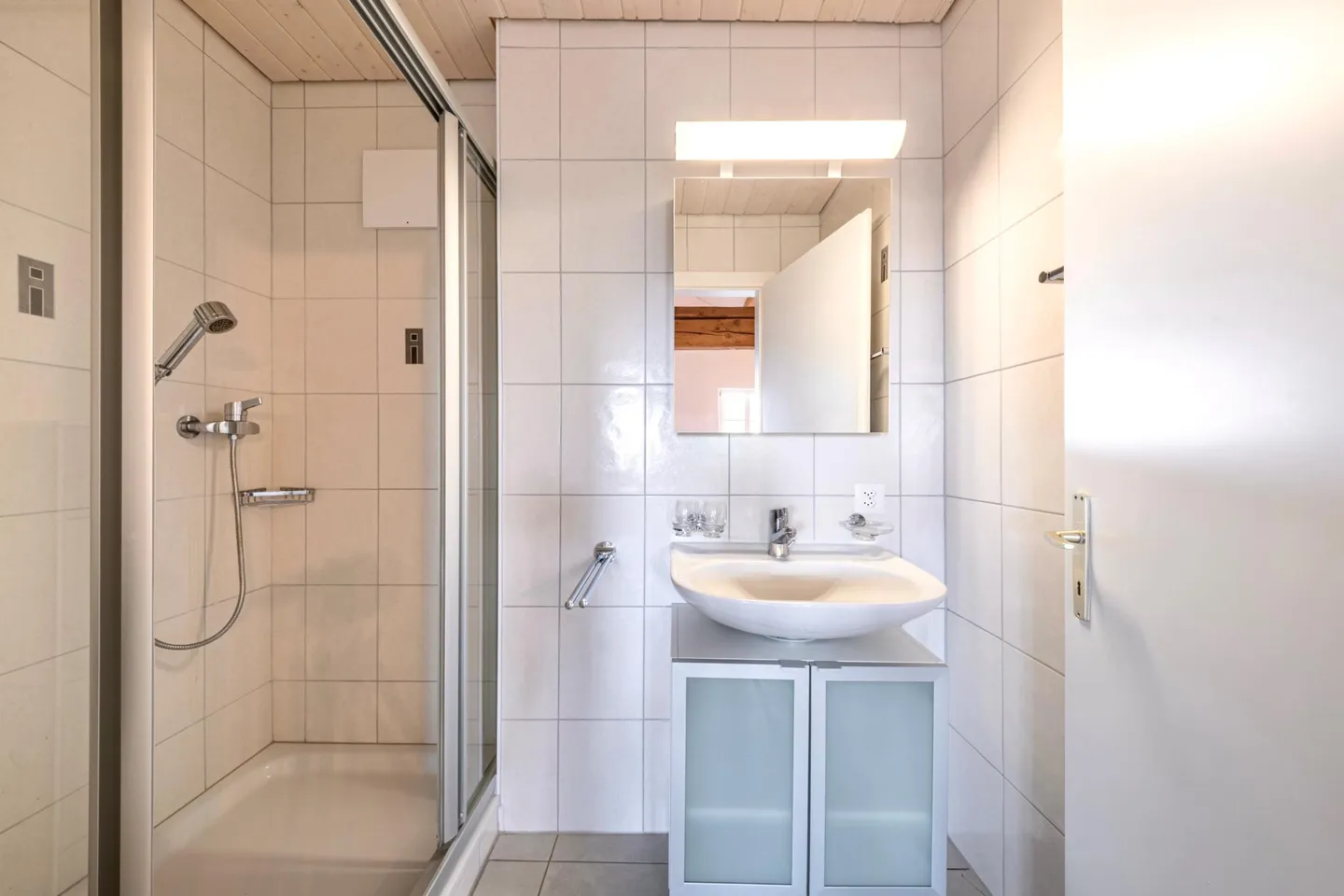 Charmante Penthousewohnung am Fuß des Waadtländer Jura - Foto 10 von 11