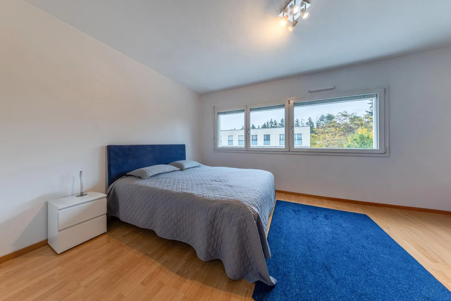 Triplex luminoso con giardino - Foto 5 di 7