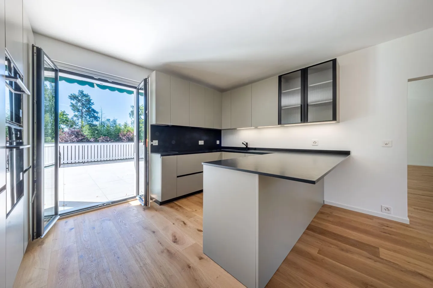 Villa rénovée avec piscine - Photo 3 sur 6