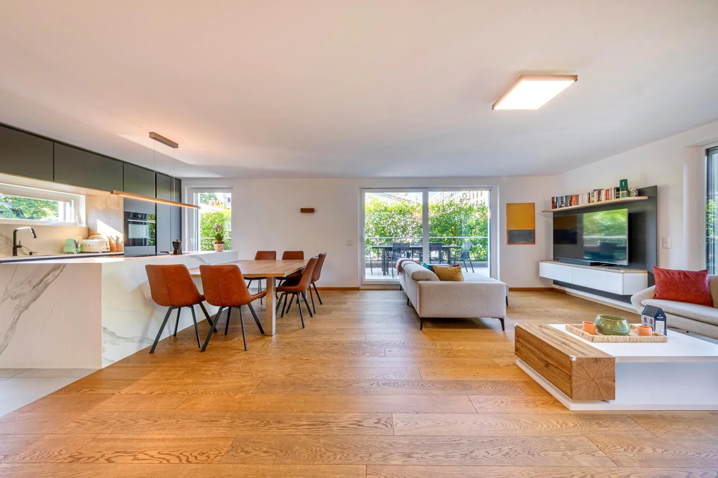 Bright contemporary penthouse with large terrace - Photo 1 of 6