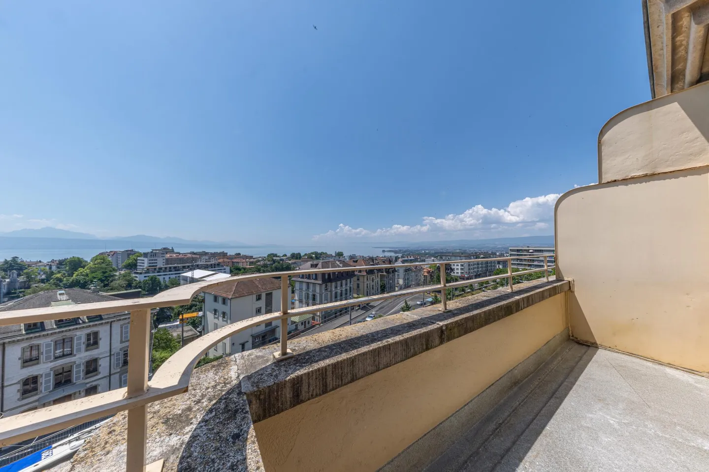 Sublime panorama in the heart of Lausanne - Photo 2 of 4