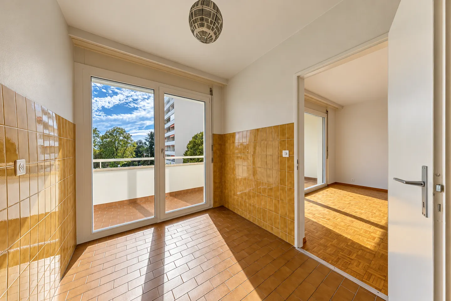 Pleasant 4-room apartment just steps from the lake - Photo 4 of 7