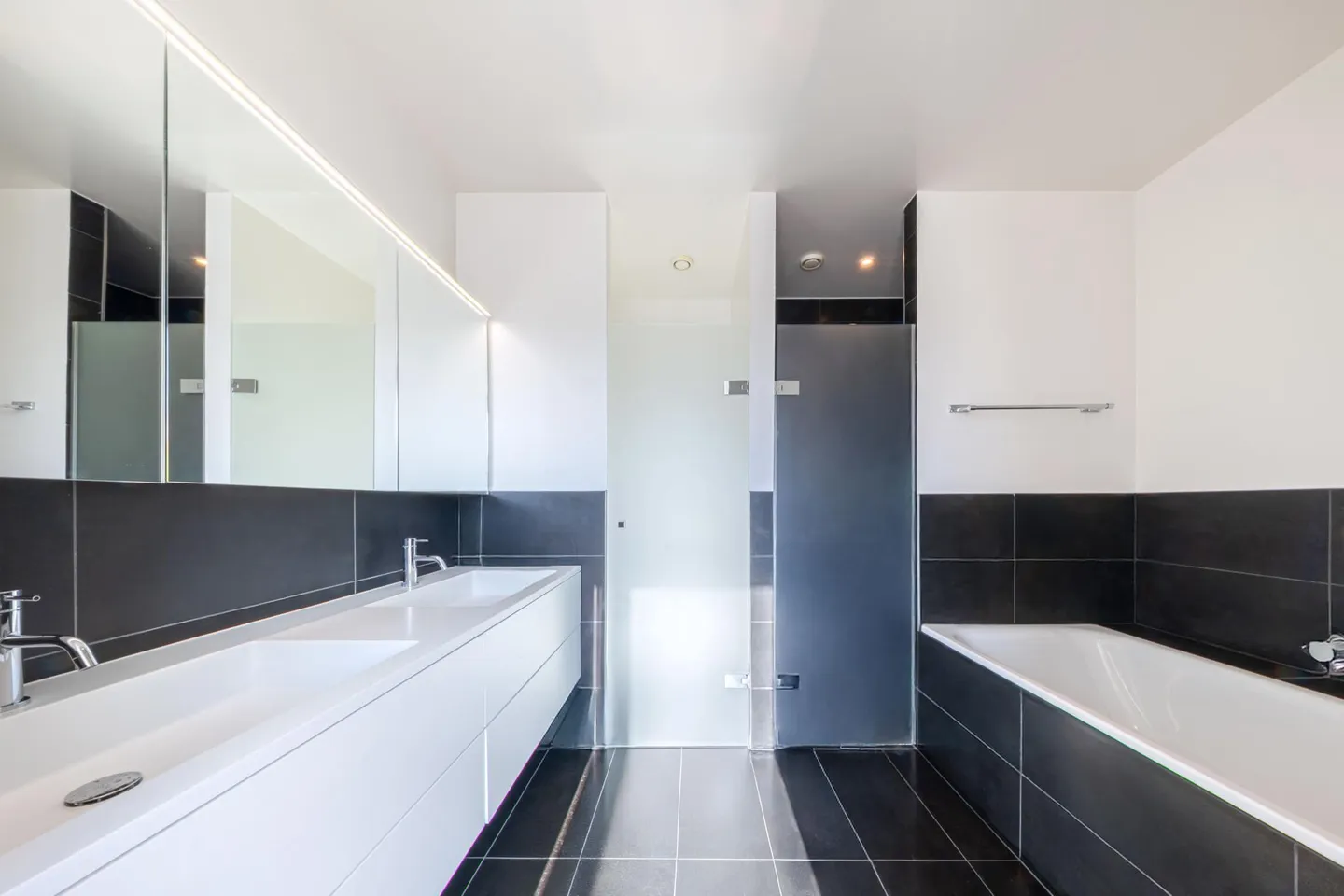 Bright Duplex in Attic - Photo 7 of 8