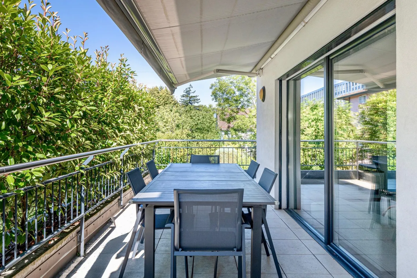 Bright contemporary penthouse with large terrace - Photo 6 of 6