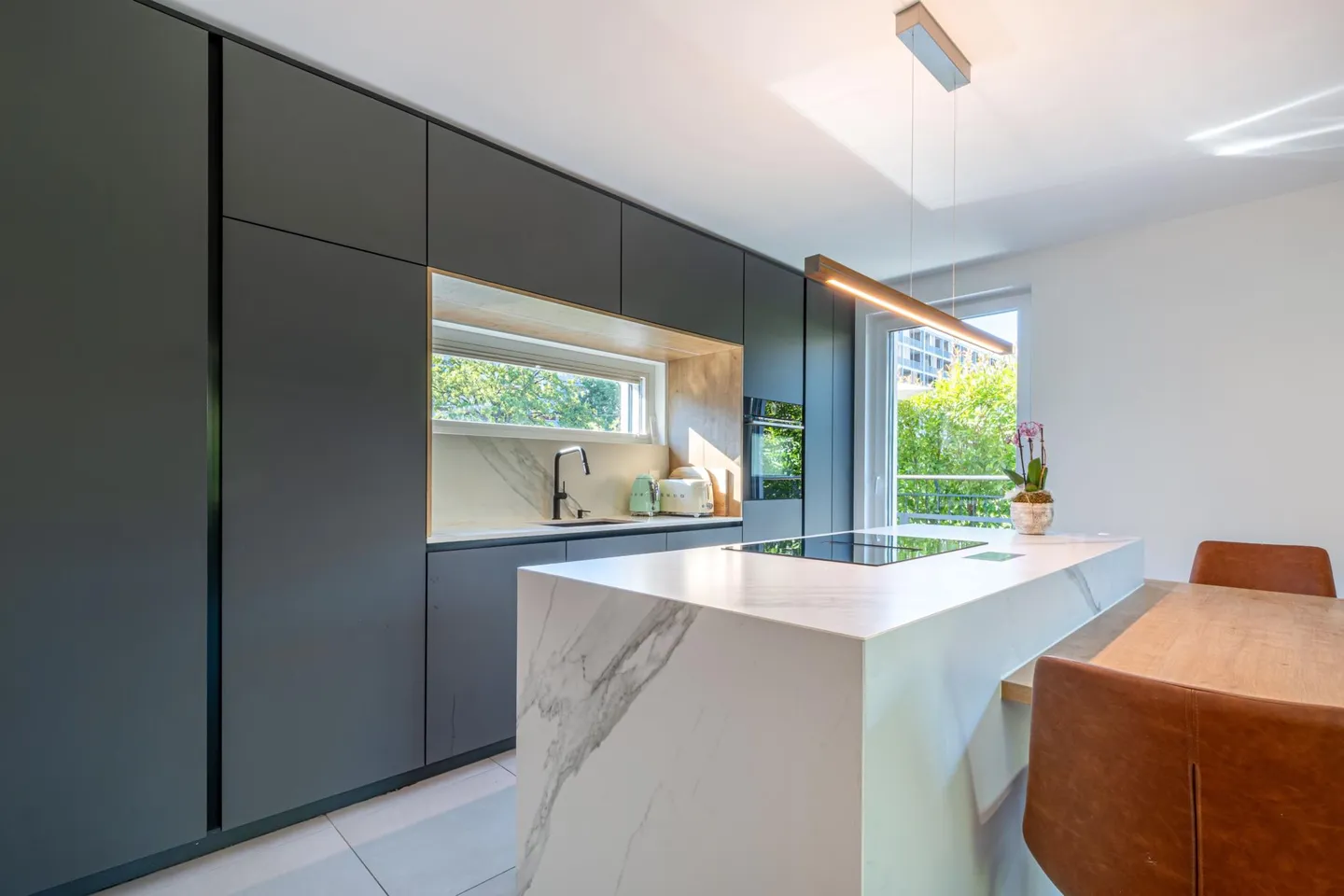 Bright contemporary penthouse with large terrace - Photo 2 of 6