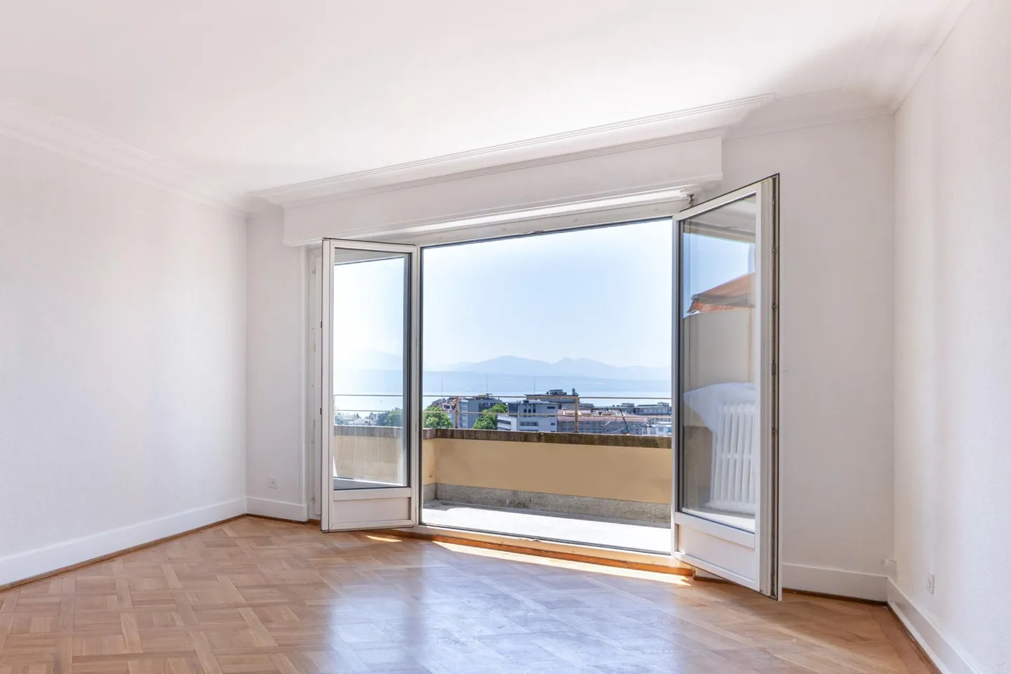 Sublime panorama in the heart of Lausanne - Photo 1 of 4