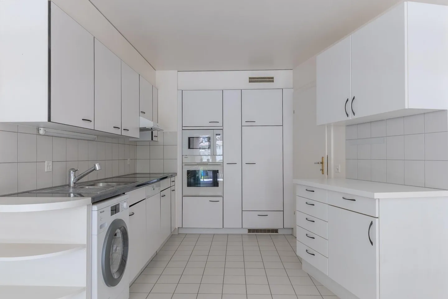 Bequeme 4-Zimmer-Wohnung im Herzen des Dorfes - Foto 4 von 6