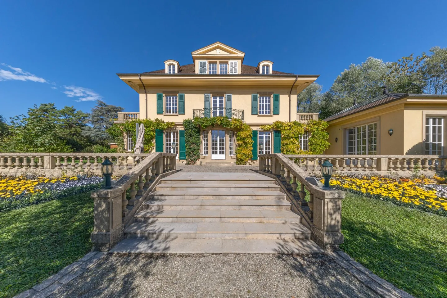 Prestigeträchtige Residenz in einer außergewöhnlichen Lage - Foto 2 von 3