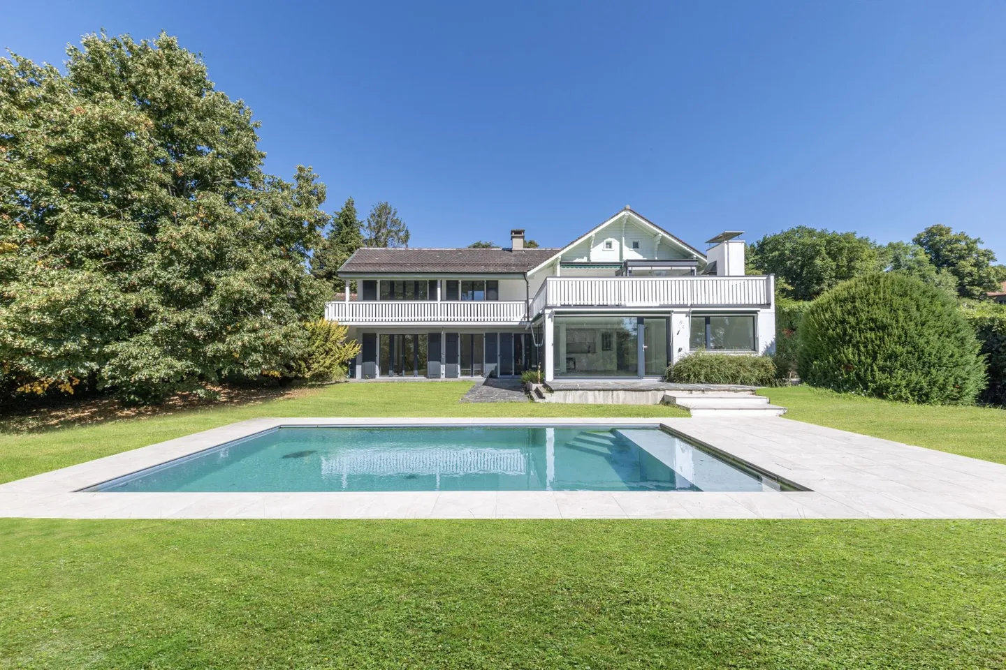 Villa rénovée avec piscine - Photo 1 sur 6