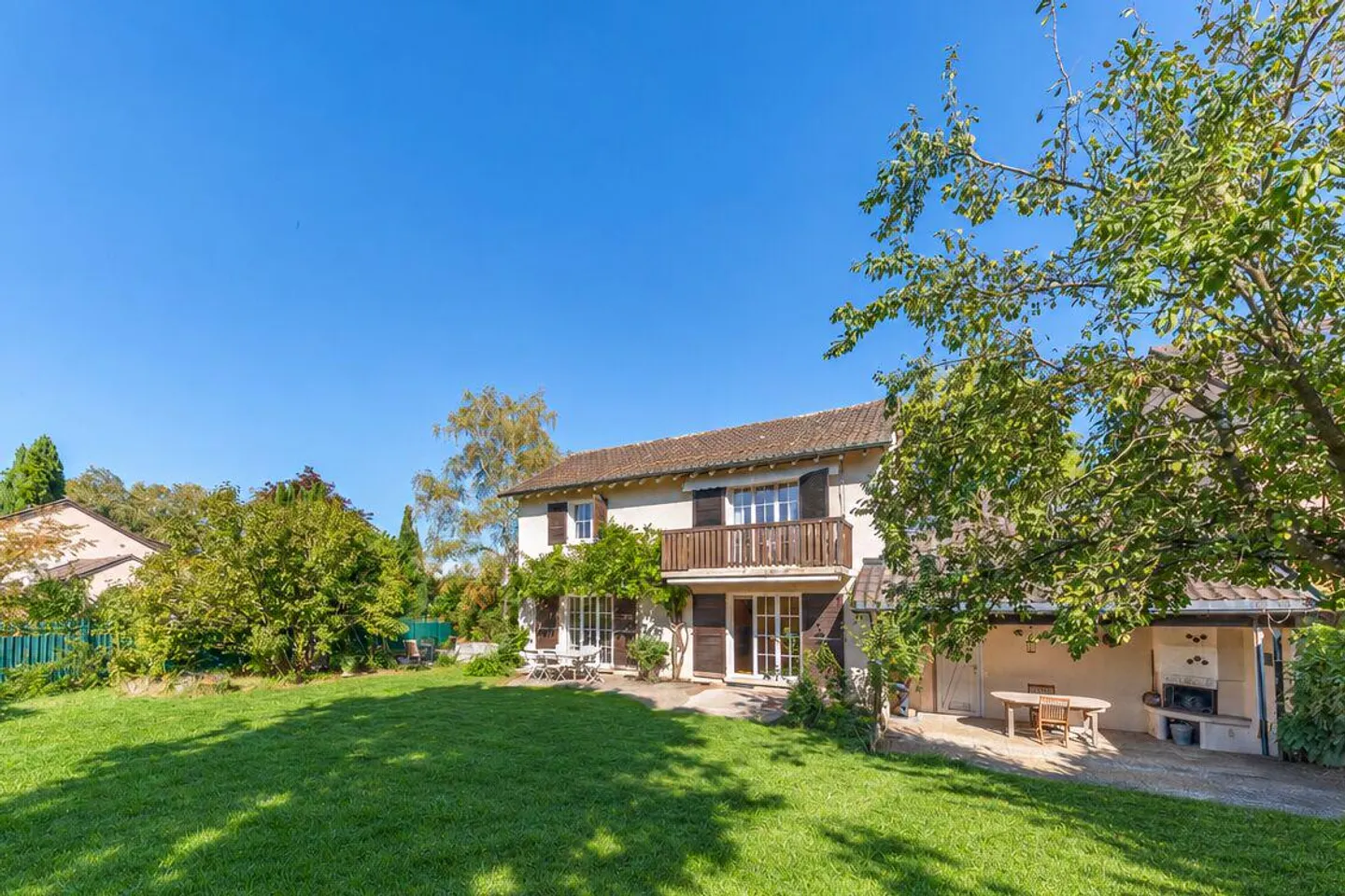Belle villa familiale dans un écrin de verdure - Foto 1 di 5