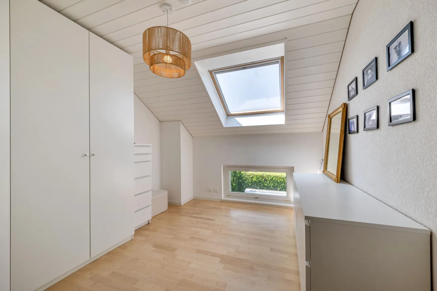 Villa contemporanea con piscina - Foto 12 di 13