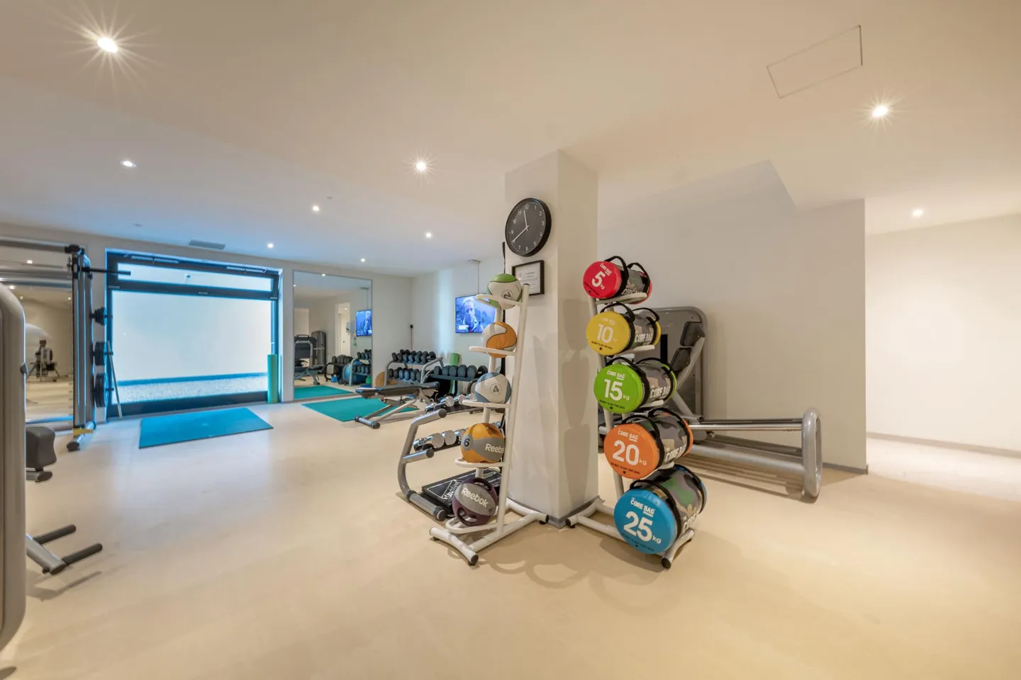 Elegant apartment in a high-end residence - Photo 9 of 10