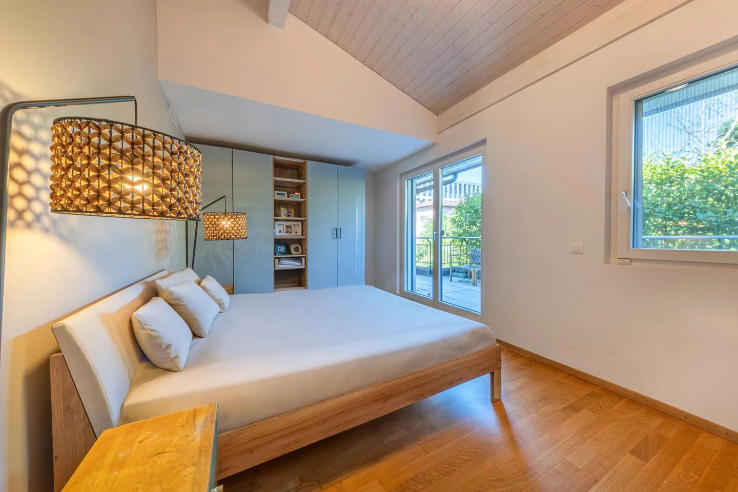 Bright contemporary penthouse with large terrace - Photo 4 of 6